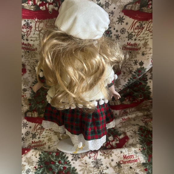 VINTAGE PORCELAIN HOLIDAY DOLL WITH STAND - Picture 3 of 13